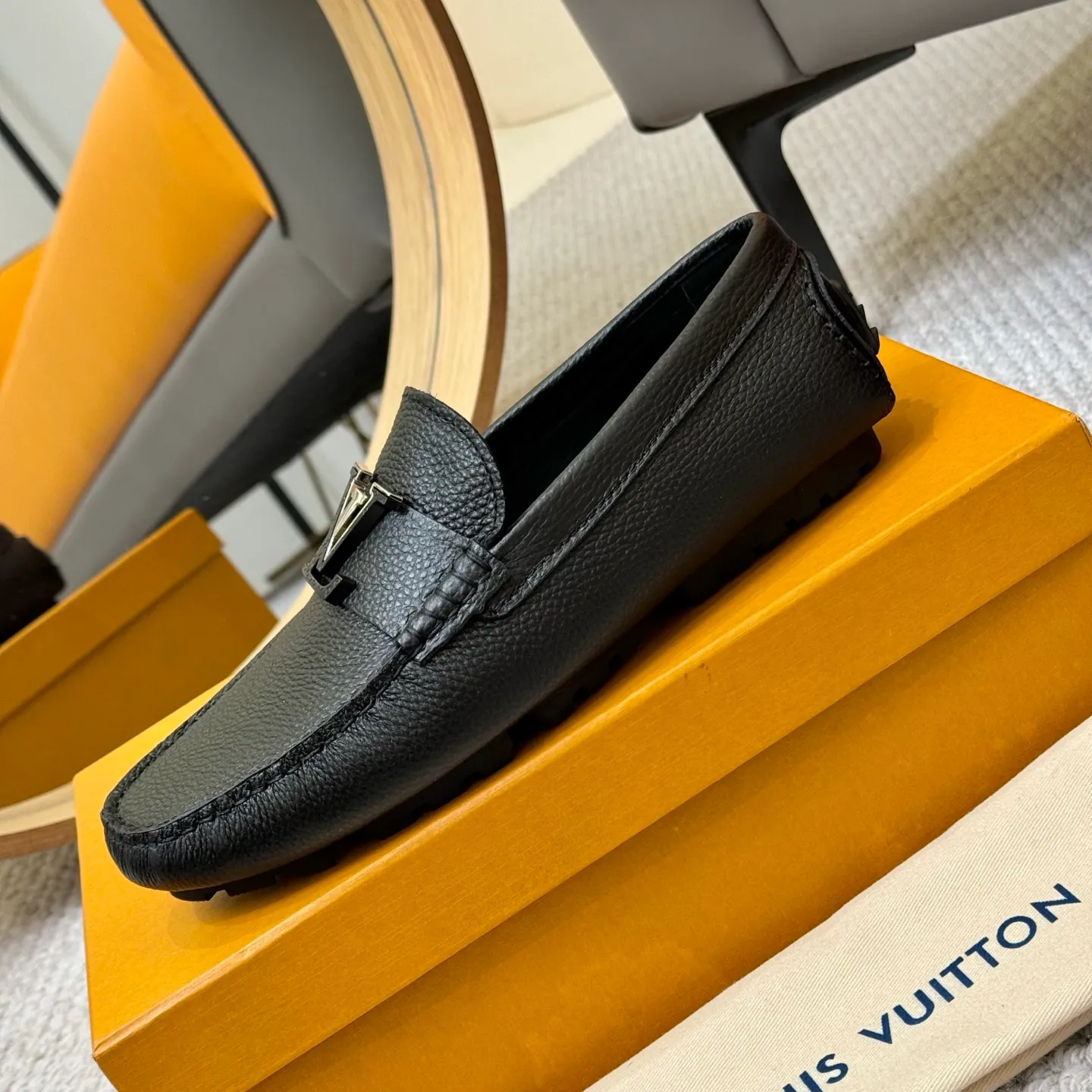 Men's men's shoes 💰420 (Yangli) LV 2⃣️0⃣️2⃣️5️⃣Spring and summer counter GLORIA series models ✈️Original factory special leather production, original last type. A classic driving slip-on casual shoe that shows an elegant style with exquisite craftsmanship details such as Monogram embossing all over the upper🌀Italian imported calfskin fabric Sheepskin foot pads➕Inside～Private mold replica sole Unique style Comfortable driving slip-on Size: 4-12 (38-46) Comes with [Counter packaging: original box, wrapping paper, card, instruction manual, shoehorn, cloth bag] No pressure to enter and leave the counter!